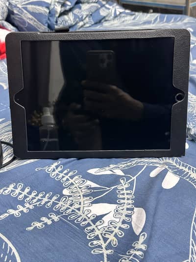 Ipad 8th gen 32 gb with pen