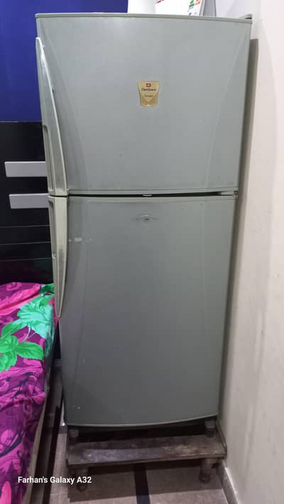 Dawlence Fridge In Good Size