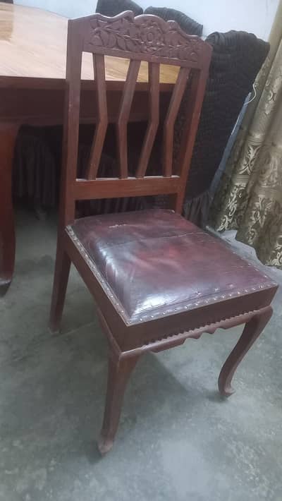 Dining Table with 8 chairs and covers