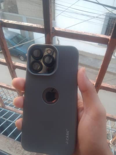 I'm selling my i phone 13 pro