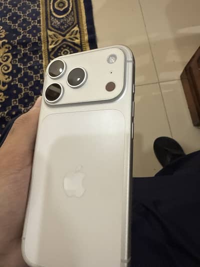 17 pro max LLA version