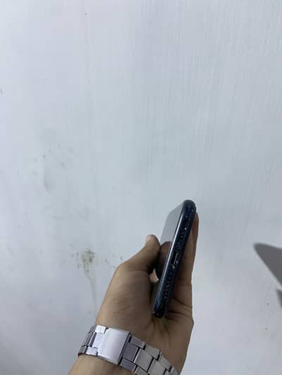 iPhone xr factory unlock 128gb