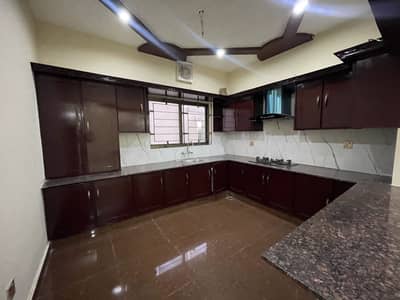 A BEAUTIFUL 10 MARLA HOUSE FOR SALE