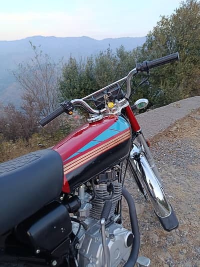 Honda 125 everything is new and full ok. . SB Saman original sath mein h