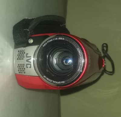 JVC Everio HD Camcorder - 35x zoom - with charger and accessories