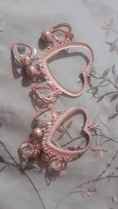 heart earrings with white moti