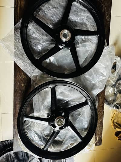 Yamaha ybr 125 brand new rims available. Genuine