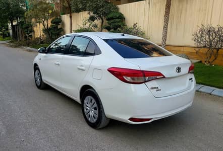 Toyota Yaris Gli 1.3 Model 2021 - automatic