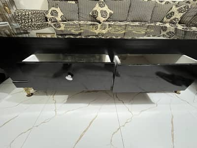 Table in very good condition. Almost as new