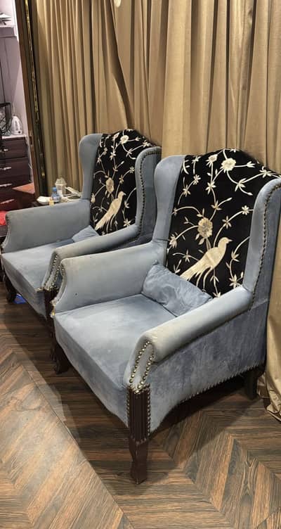 Sofa chair set with embroidered back