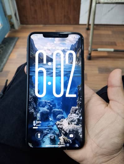 11 pro max pta approved 256gb battery health service minor scratches.