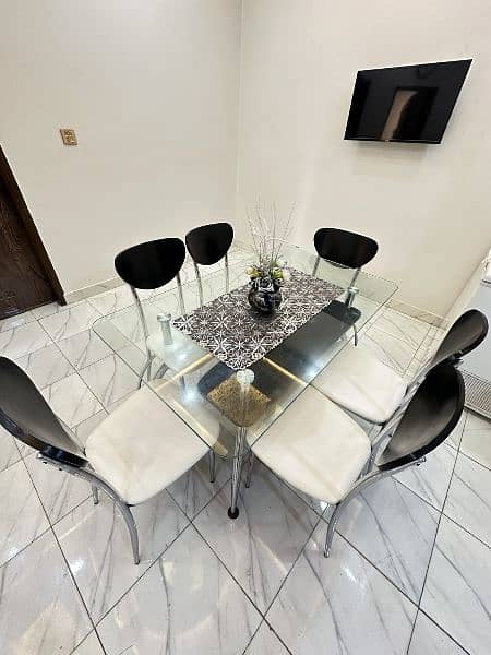 Dining table 0