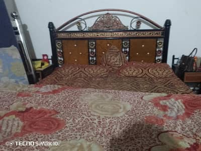 1 double bed 2 side table for sale