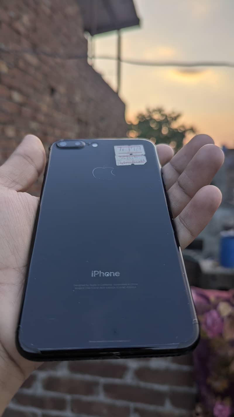 Apple iPhone 7 Plus 0