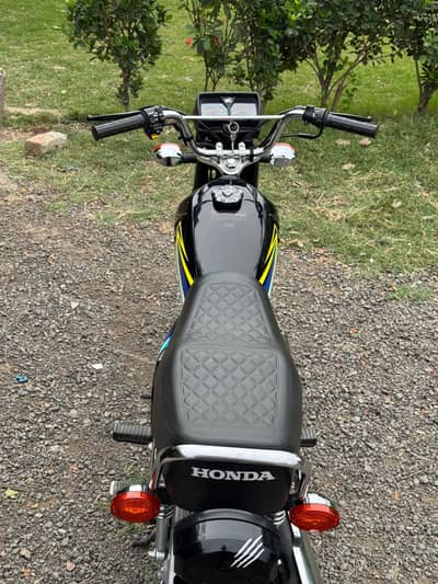 26 model black colour new bike