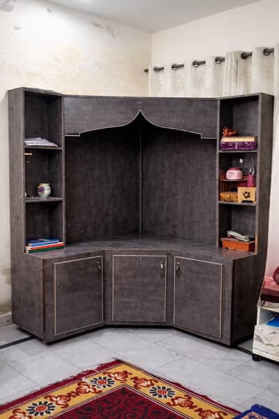 corner showcase with wheel movable {15k}