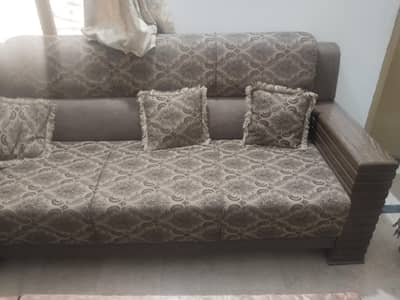 5 seater sofa with table set