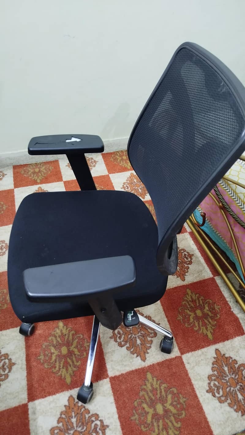 study/office/gaming/computer chair 0