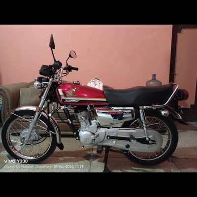  Chrome Edition 125 Self Start —One Owner. Low Driven.