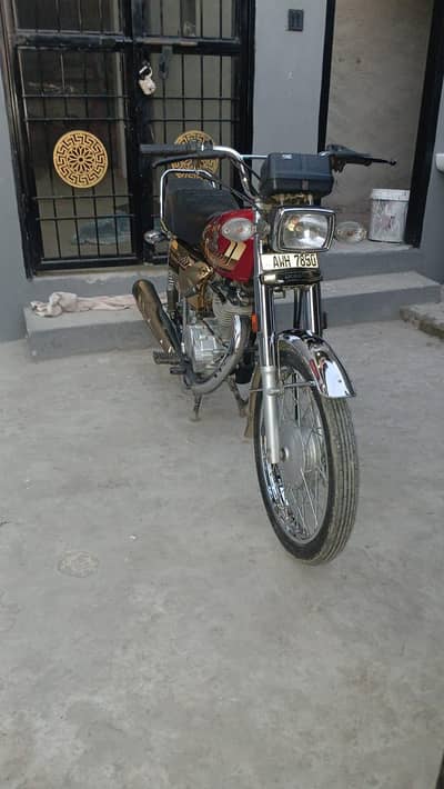 Honda CG 125 Self start Golden Edition
