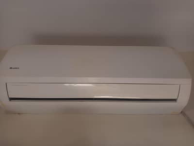 Non Inverter Gree Slightly Use