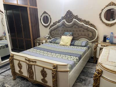 Luxury Bedroom Furniture Set - Elegant Design Excellent Condition