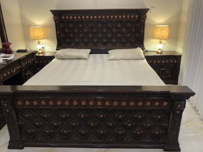 King size pure wood bed set for sale/dressing table/side tables
