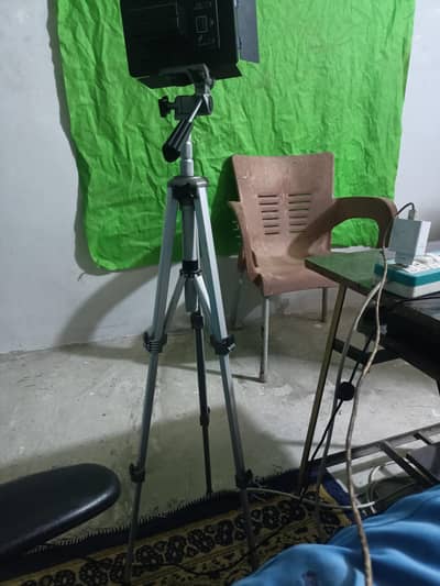 professional tripod in metal for sale