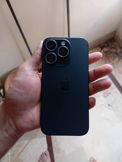 apple iphone 15 pro mind condition like new