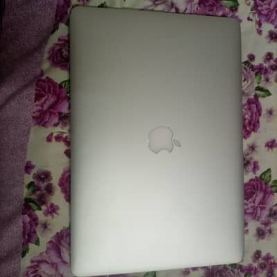 MacBook pro 2015 for sale in good condition