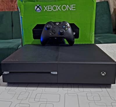 Xbox One (Good condition) with one controller | Optional Extras