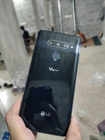 lg v40 think urgent sale
