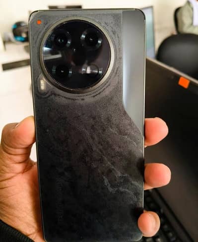 Tecno camon,30.12+12/256 10/10  Lush Condeshan only sail