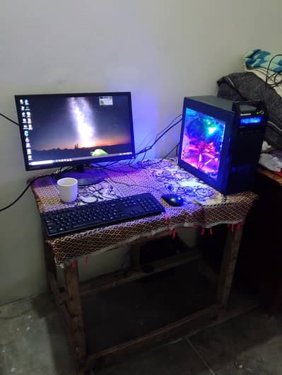 Intel core i3 fourth gen processor with 8gb of ram and 320gb hdd