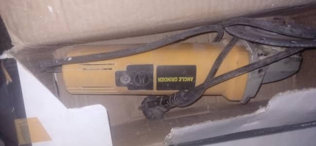 ZPT Angle Grinder 700W