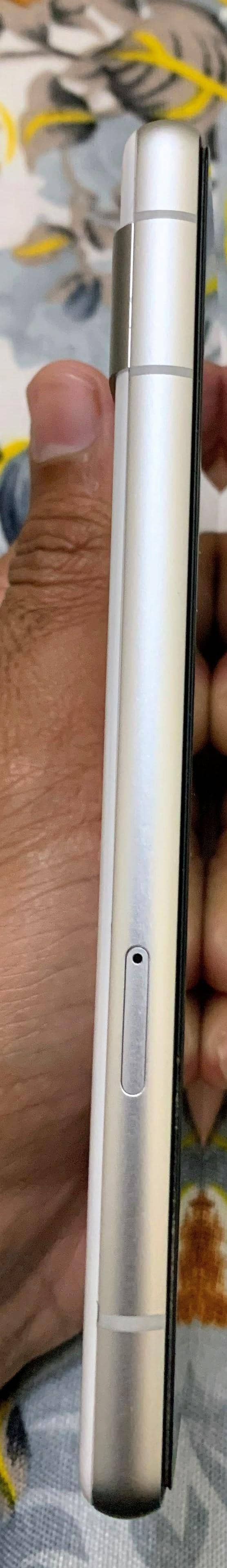 google pixel 7A 10/10 1