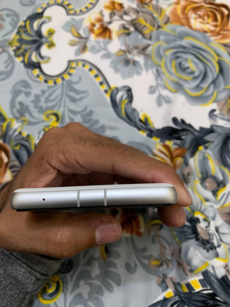 google pixel 7A 10/10 4