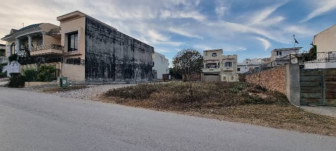 Plot Available For Sale In F-11/3