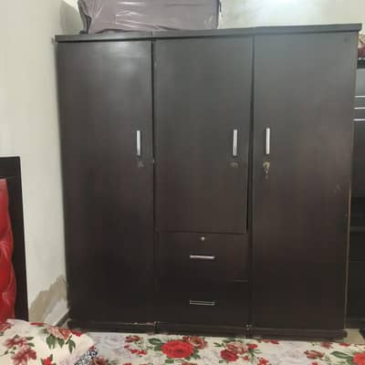 3 PC Almari Good Condition and 1 PC modern dressing table Sliding glas