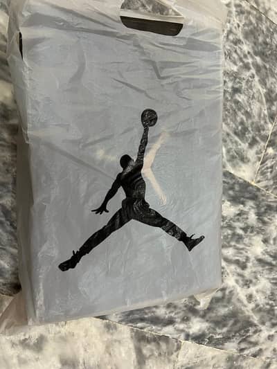 Air Jordan 1 Mid Original Size - 42 (Made in Vietnam) Brand new