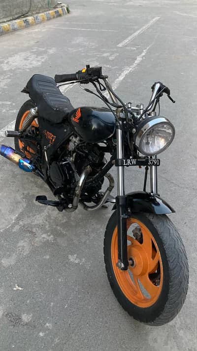 6 gear manual ha  duel exost system ha Sc project ka copy hstamp aval