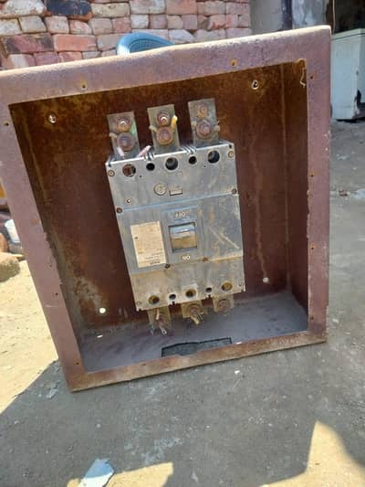 Fuji Electrical Industrial Breaker 700 AMP