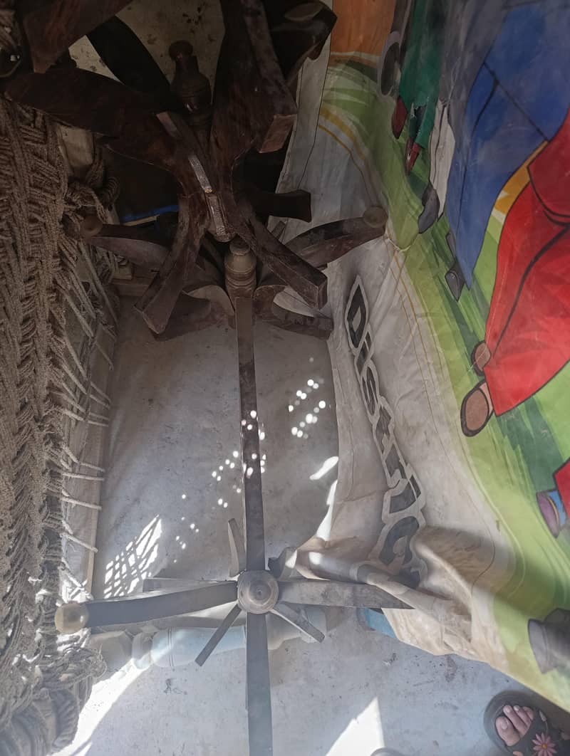 table without mirror 1