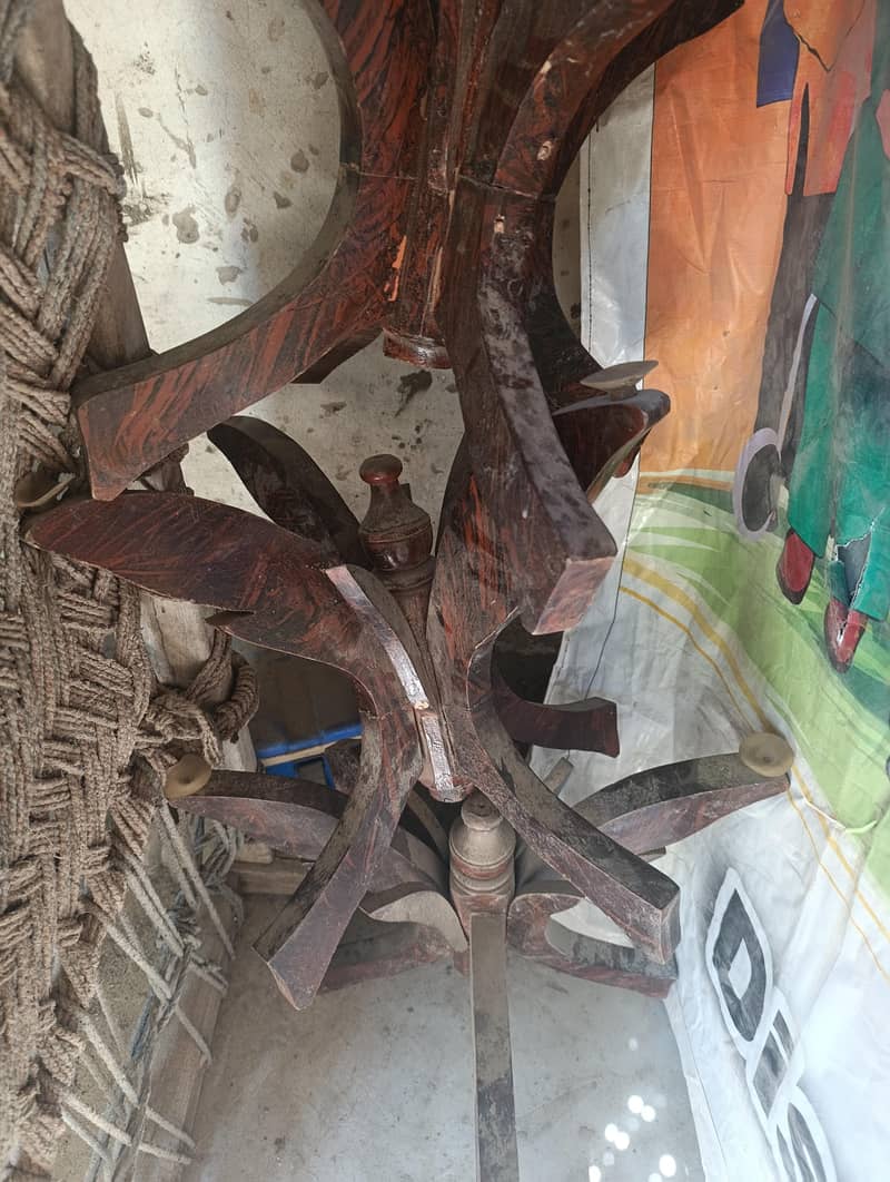 table without mirror 2