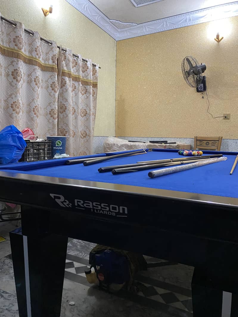 Snooker table 0
