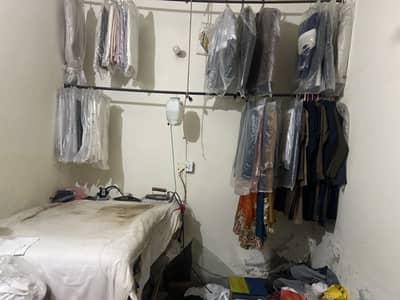 Dry clean ke liye larky ke zarorat hy