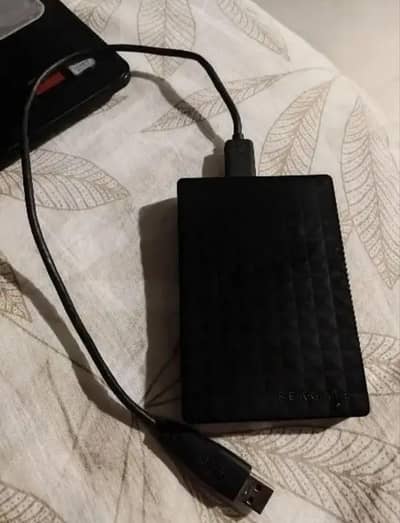 Seagate 2tb external hard drive 3.0 (100% health)