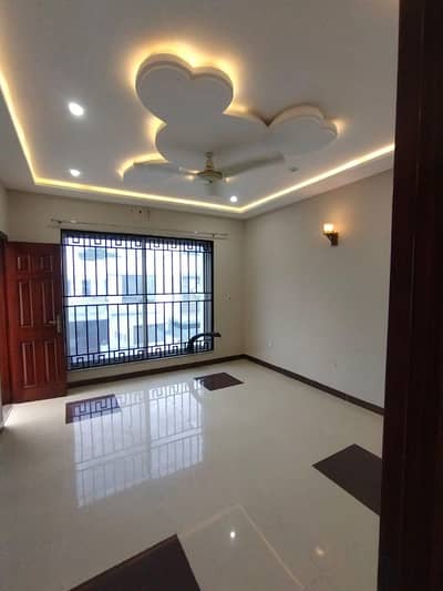 5 marla brend New house available for rent in buch vilas Multan