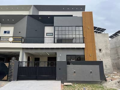 5 marla triple story house available for sale in buch vilas Multan