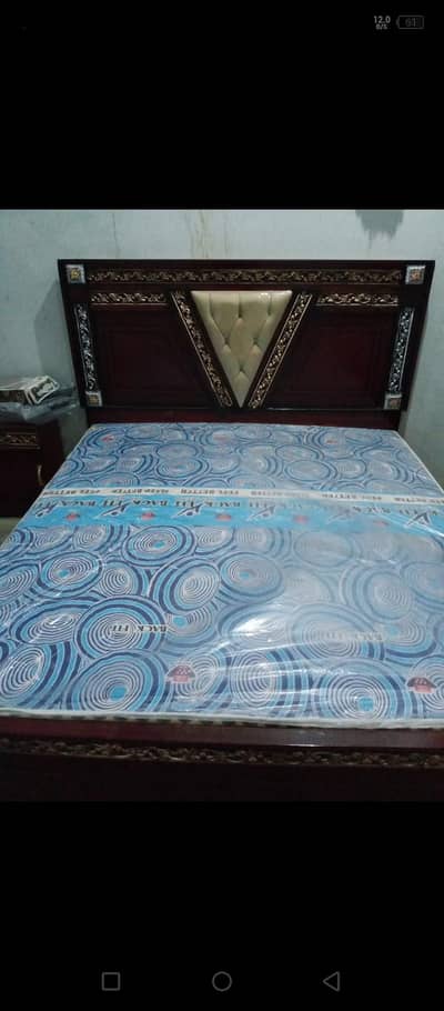 beautiful design bed set available for sale. . cell 03086317998